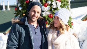 A Snow Capped Christmas (aka Falling for Christmas) (2016)